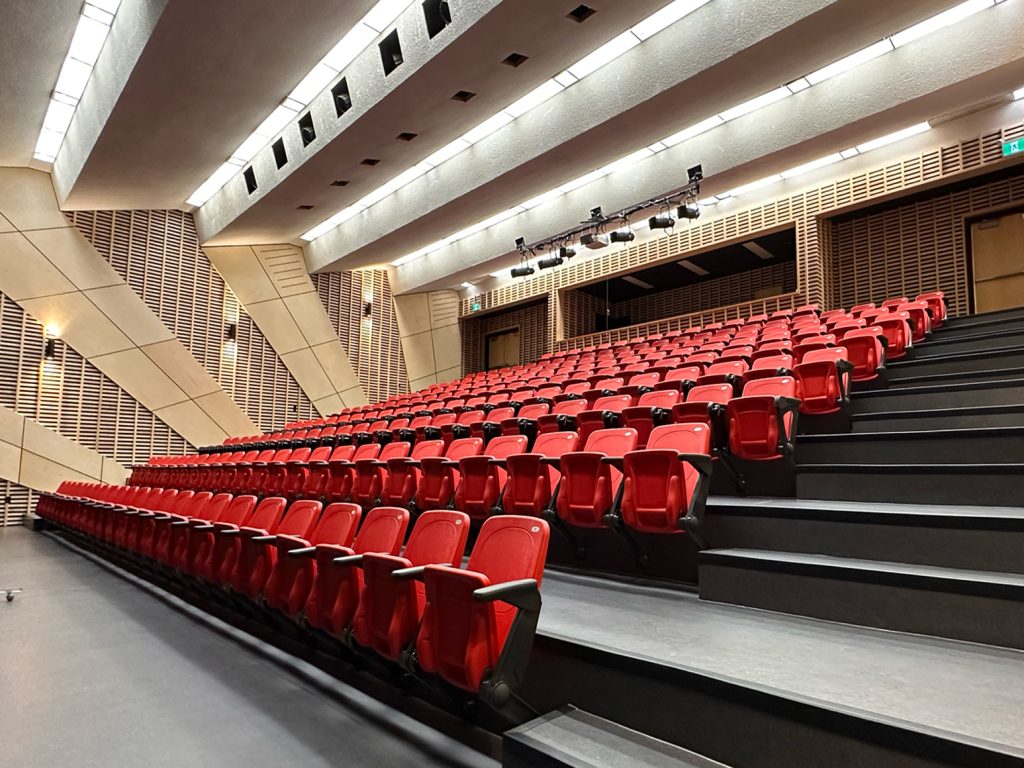 Photo_ComIndusInstitu_AuditoriumPoly